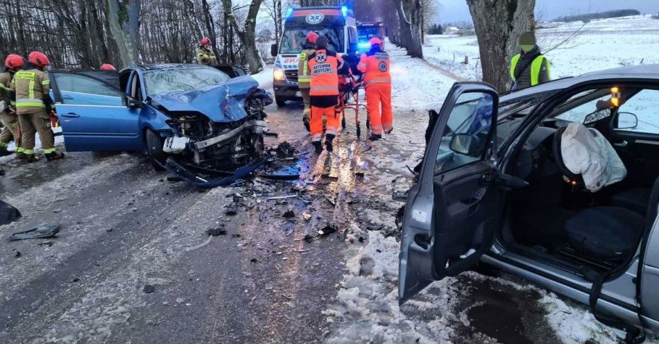 zdjęcie: Czołowe zderzenie pojazdów / fot. KMP w Elblągu