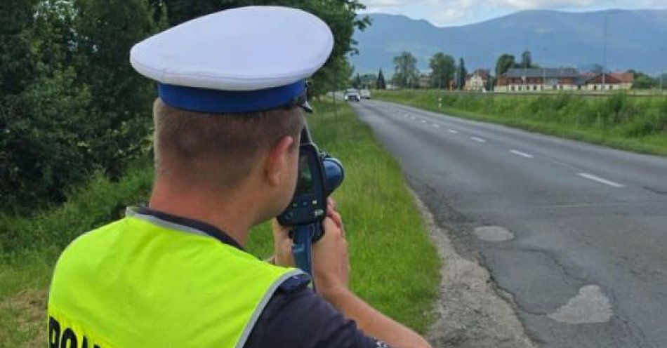 zdjęcie: Długi weekend pod kontrolą. Jeleniogórscy policjanci czuwają nad bezpieczeństwem mieszkańców i turystów / fot. KMP w Jeleniej Górze
