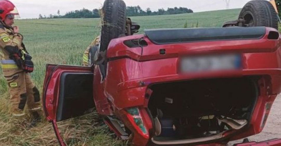 zdjęcie: Jechał za szybko - dachował. / fot. KPP w Kwidzynie