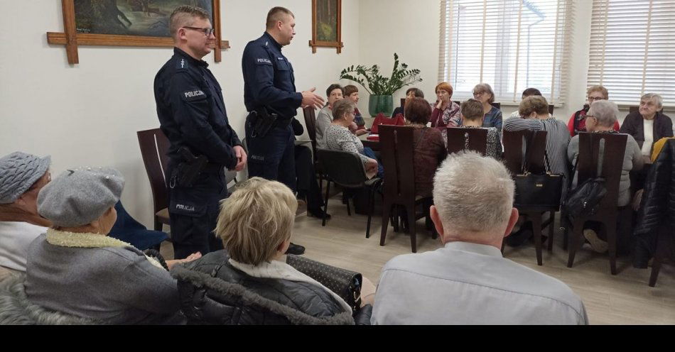 zdjęcie: Policjanci ostrzegali mieszkańców przed oszustwami na kwaterę / fot. KMP w Ostrołęce