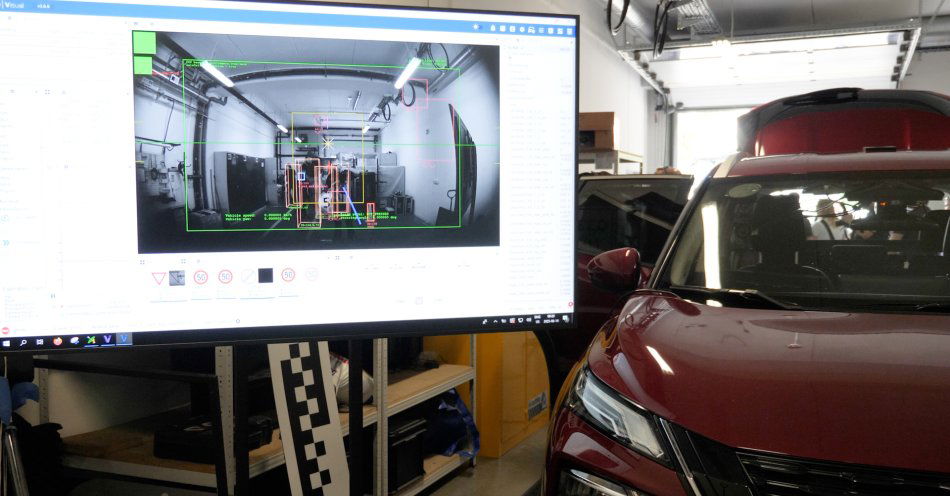 zdjęcie: Polscy inżynierowie pracują w Częstochowie nad systemami do zautomatyzowanej jazdy. Opracowali jeden z najszybszych komputerów na świecie / fot. Newseria