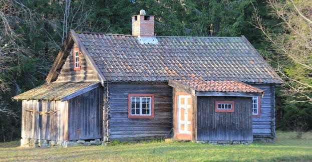W pożarze drewnianego budynku śmierć poniósł 68 letni mężczyzna