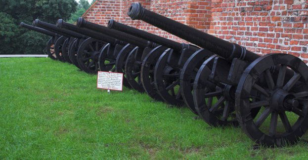 18-latek zmarł po przygnieceniu przez lufę armaty na zamku