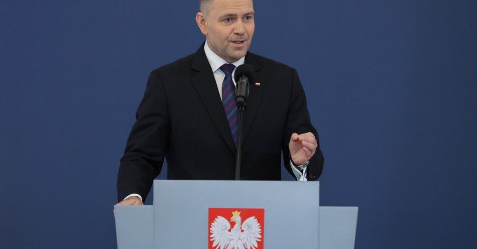 zdjęcie: Prezydent spotkał się z Małgorzatą Manowską i Bogdanem Święczkowskim / Warszawa, 07.11.2025. Prezydent RP Karol Nawrocki podczas poświęconego cenom energii elektrycznej spotkania eksperckiego w Pałacu Prezydenckim w Warszawie, 7 bm. Prezydent RP podpisał projekt ustawy „Tani prąd -33%”.  (jm) PAP/Paweł Supernak