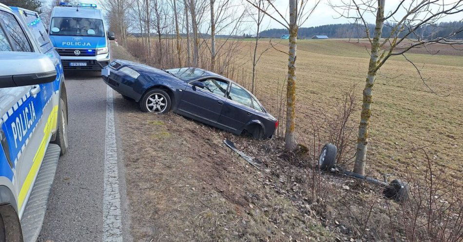 zdjęcie: Kierowca Audi w rowie miał ponad 2,5 promila alkoholu / fot. KMP Suwałki