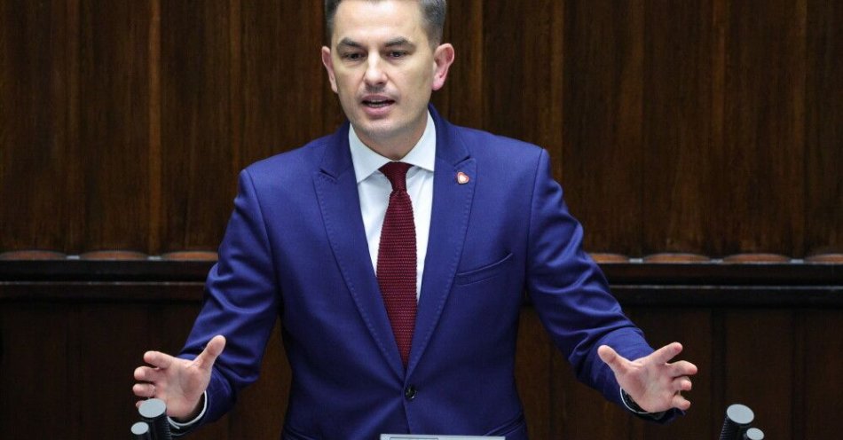 zdjęcie: Wiceminister Myrcha o rozdzieleniu funkcji szefa MS i prokuratora generalnego: jest koncepcja, aby się z tym wstrzymać / Warszawa, 19.12.2024. Wiceminister sprawiedliwości Arkadiusz Myrcha na sali plenarnej Sejmu w Warszawie, 19 bm. Podczas drugiego dnia posiedzenia izba rozpocznie prace nad projektem nowelizacji Kodeksu karnego. Nowela dotyczy przepisów z KK, odnoszących się do przestępstw stosowania przemocy lub bezprawnej groźby. (ad) PAP/Szymon Pulcyn