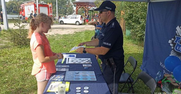 Piknik kajakowa z policyjnym akcentem
