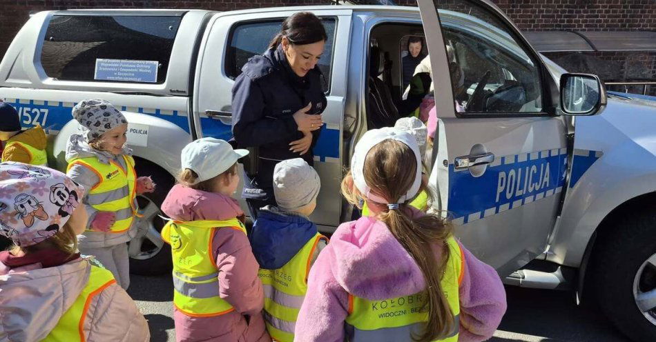 zdjęcie: Przedszkolaki z Miejskiego Przedszkola nr 7 poznały policję / fot. KPP w Kołobrzegu