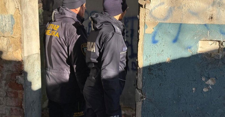 zdjęcie: Patrole w Szamotułach pomagają osobom bezdomnym podczas mrozów / fot. KPP Szamotuły