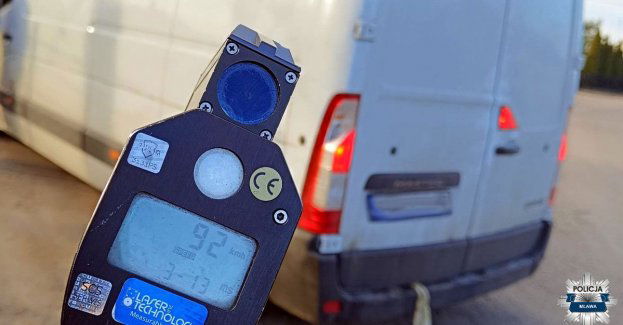Posługiwał się podrobionym prawem jazdy, żeby pracować w firmie kurierskiej. Trafił do policyjnego aresztu