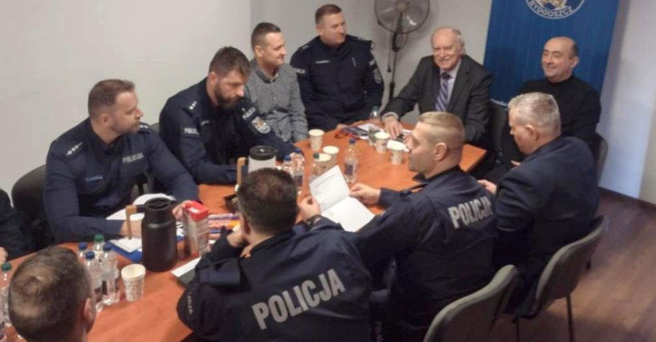 zdjęcie: Spotkanie w K-PZPN przed rozpoczęciem sezonu piłkarskiego / fot. KPP w Radziejowie