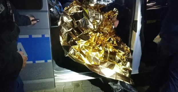 Policjanci uratowali mężczyznę z lasu po urazie nogi