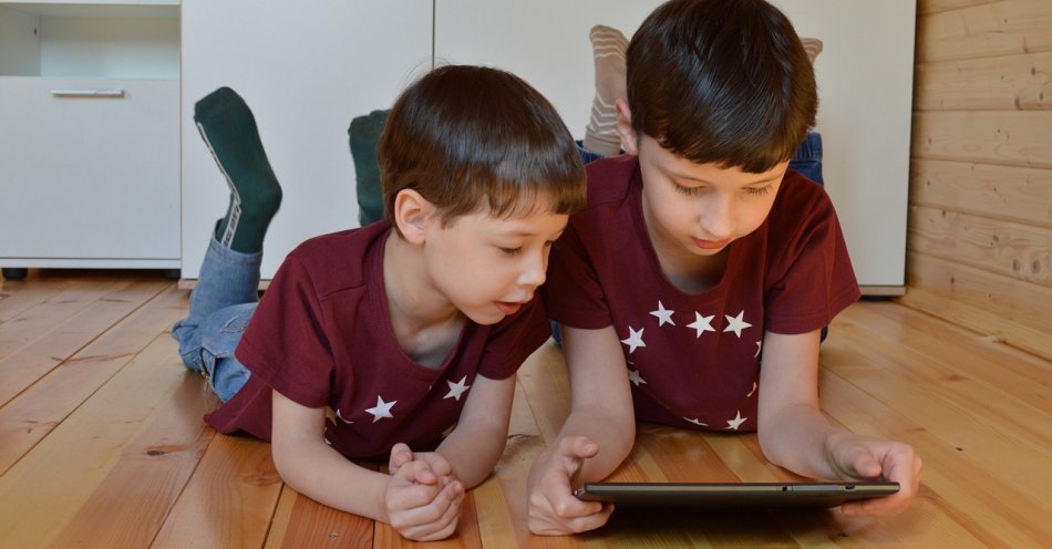 zdjęcie: Rodzicu – warto interesować się tym co Twoje Dziecko robi w internecie / pixabay/5017872