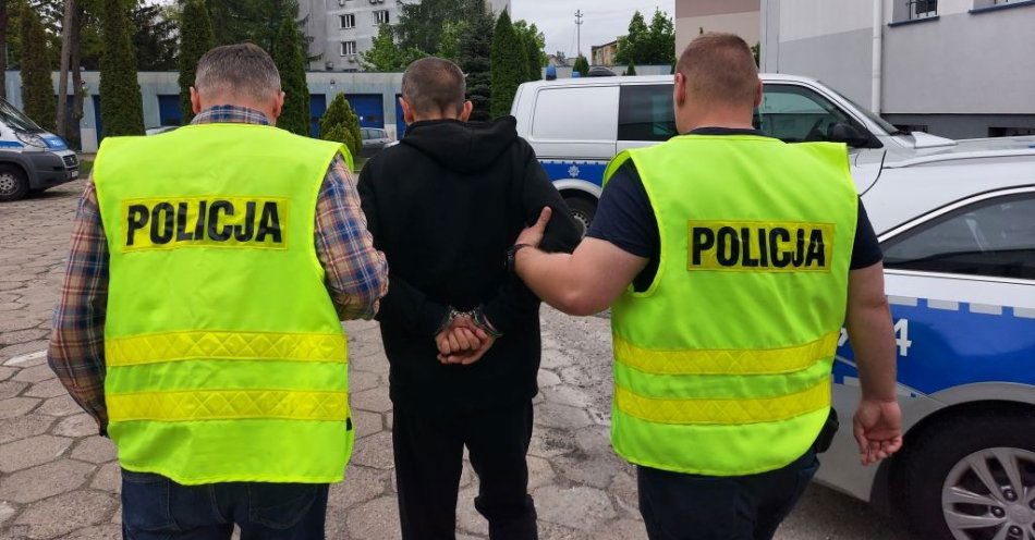 zdjęcie: Z cmentarza prosto do policyjnej celi. Bełchatowscy kryminalni zatrzymali włamywaczy / fot. KPP w Bełchatowie