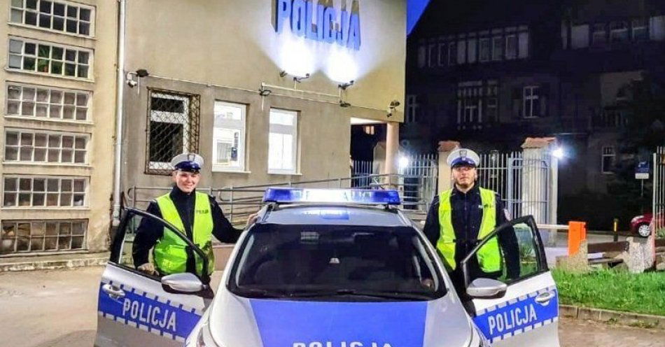 zdjęcie: Policyjny pilotaż mężczyzny potrzebującego pilnej pomocy medycznej zakończony sukcesem / fot. KPP w Kłodzku