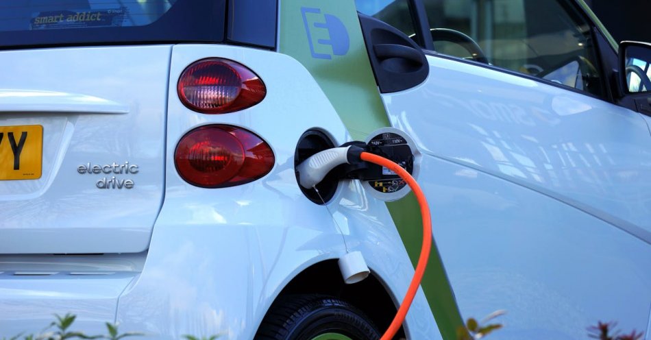 zdjęcie: ElectroMobility Poland z pozwoleniem na budowę fabryki w Jaworznie / pexels/110844m