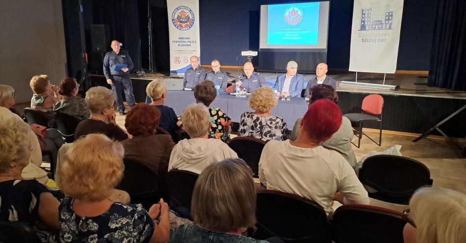 zdjęcie: Seniorzy dowiedzieli się jak nie paść ofiarą oszustów / fot. KPP Łuków