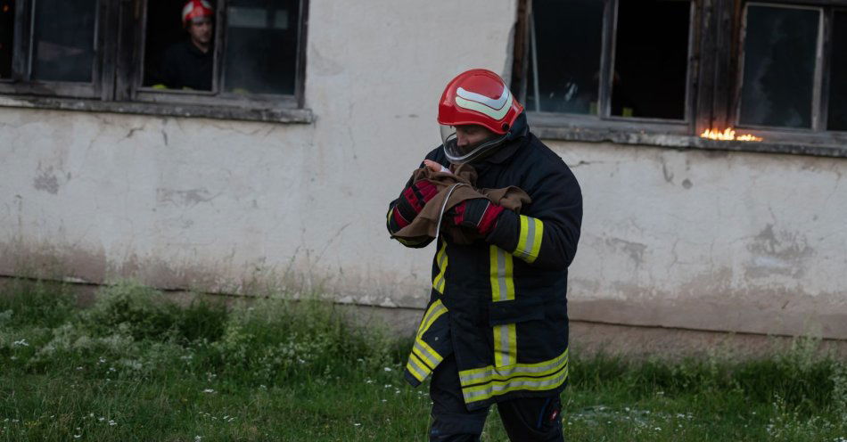 zdjęcie: 38 tys. kur strawił pożar na fermie w miejscowości Objazda / v31038139