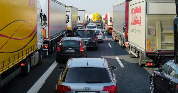 Ok. 57 godzin oczekiwania kierowców tirów na wyjazd z kraju przez Dorohusk