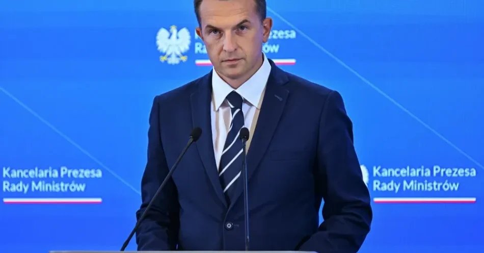 zdjęcie: Szłapka: politycy prawicy byli zdeterminowani, żeby blokować rozwiązania regulujące rynek kryptoaktywów / Warszawa, 18.08.2026. Rzecznik rządu Adam Szłapka na konferencji prasowej po posiedzeniu Rady Ministrów w KPRM w Warszawie, 18 bm. (ad) PAP/Piotr Nowak
