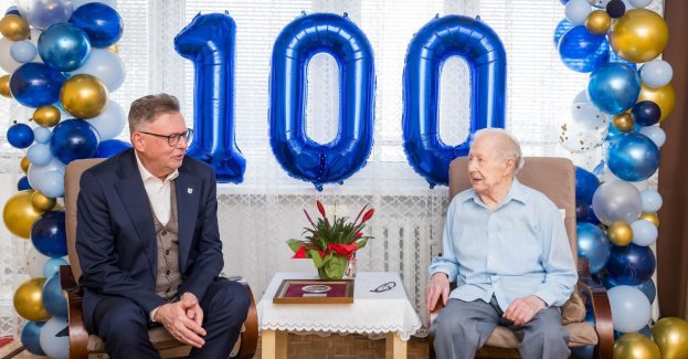 Medale Marszałka dla stulatków