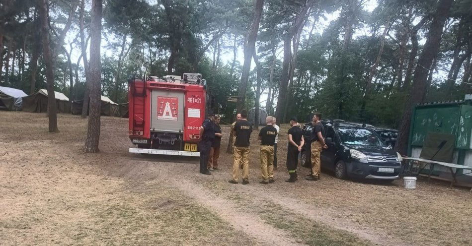 zdjęcie: Policjanci i strażacy odwiedzili obóz harcerski / fot. KPP Mogilno
