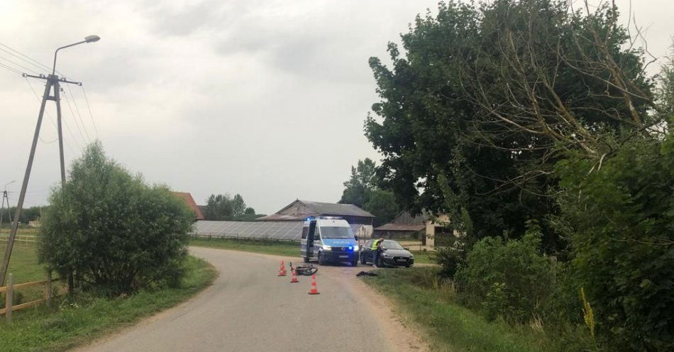 zdjęcie: Wypadek w Turowie. Ranny motocyklista śmigłowcem przetransportowany do szpitala / fot. KPP w Ełku