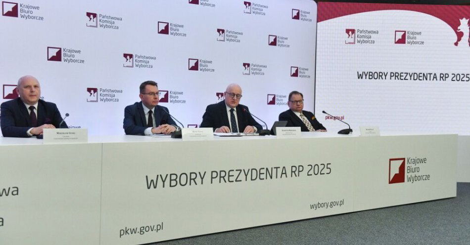 zdjęcie: Frekwencja w II turze na godz. 17 wyniosła 54,91 proc. / fot. PAP