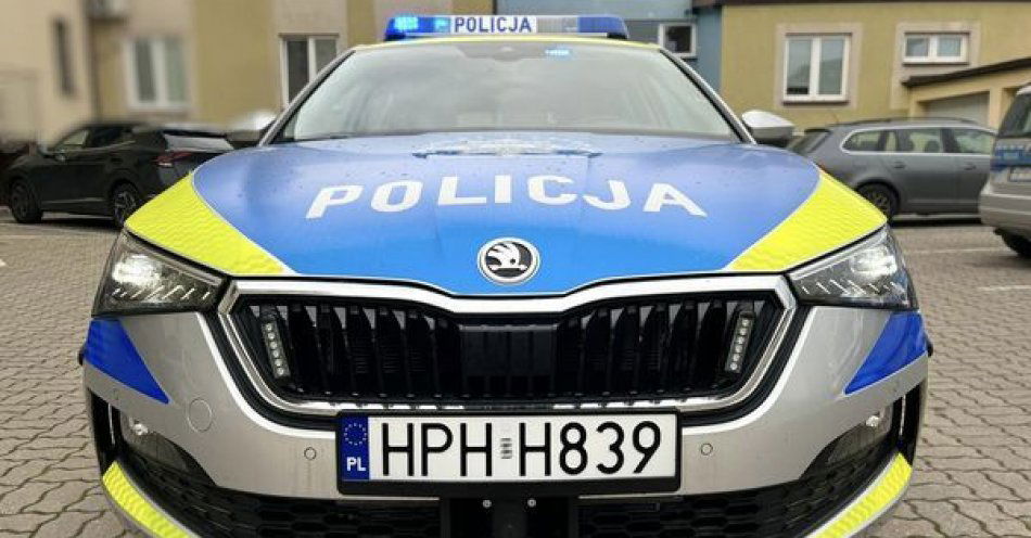 zdjęcie: Radiowóz w nowych barwach trafił do wyszkowskich policjantów / fot. KPP w Wyszkowie