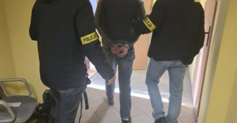 zdjęcie: Zatrzymany w sklepie za kradzież kurtki i napojów energetycznych / fot. KMP w Gliwicach