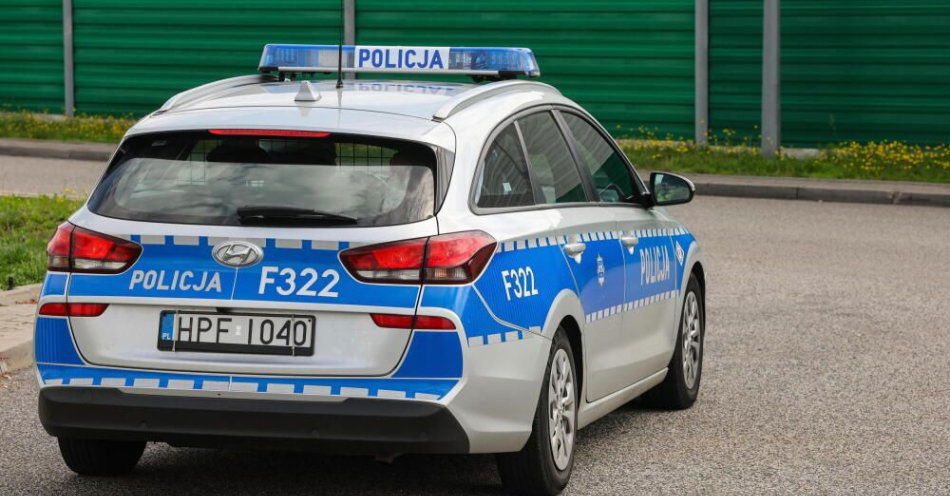 zdjęcie: W czwartek policyjna akcja Prędkość, więcej patroli na drogach będzie też przez długi weekend / fot. PAP