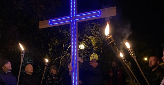 Wielki krzyż, światła w tłumie i pieśń na ustach. Pielgrzymi na ulicach Strzemięcina?