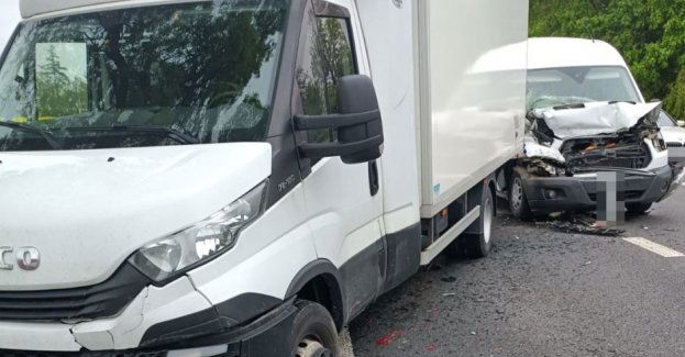 Zderzenie trzech pojazdów w Zakręciu