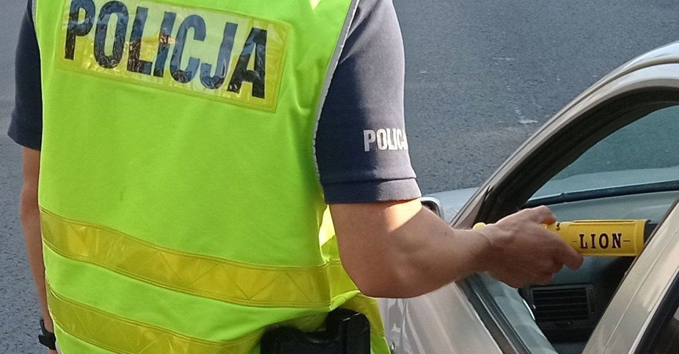 zdjęcie: W ciągu godziny policjanci zatrzymali dwoje kierujących po alkoholu / fot. KPP w Chełmnie
