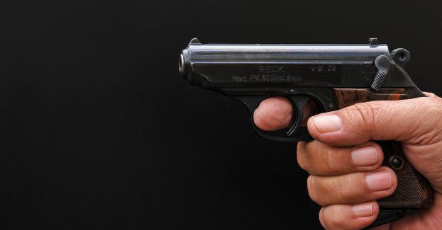 Śledczy ustalają okoliczności niekontrolowanego wystrzału ze służbowej broni na komisariacie w Radomiu