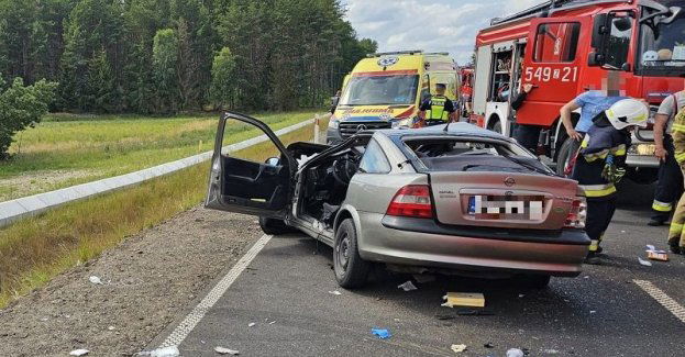 Zderzenie trzech samochodów na DK 25 na obwodnicy Brzezia. Osiem osób zostało rannych