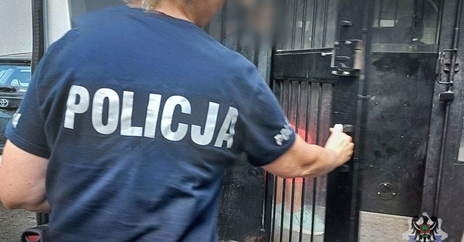 zdjęcie: 31-latka wynosiła kosmetyki z jednej z drogerii. Zatrzymali ją policjanci pierwszego komisariatu / fot. KMP w Wałbrzychu