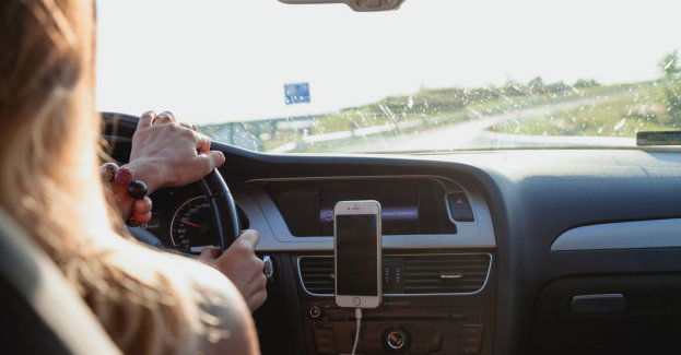 Dzielnicowi zareagowali na niesprawne oświetlenie pojazdu. Kierująca okazała się nietrzeźwa