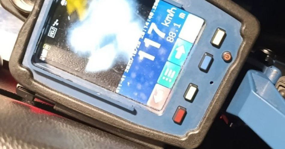 zdjęcie: Młodzi kierowcy stracili prawa jazdy za szybką jazdę / fot. KPP Wąbrzeźno