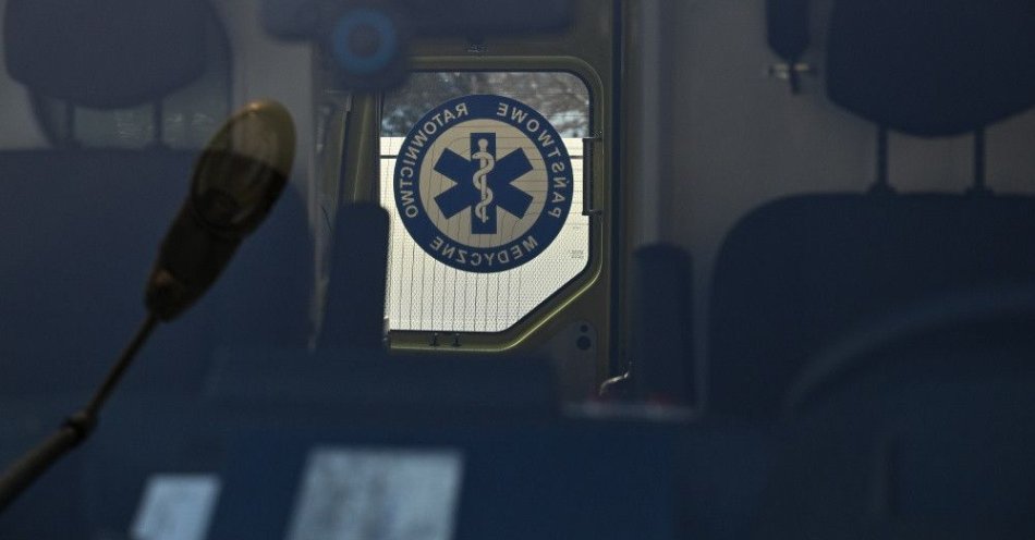 zdjęcie: Śląskie: prokuratura wyjaśnia okoliczności transportu karetką krewnej posłanki KO / Rzeszów, 08.01.2024. Przekazanie 6 nowych ambulansów dla Wojewódzkiej Stacji Pogotowia Ratunkowego w Rzeszowie, 8 bm. 2 karetki zakupiono z dotacji celowej województwa podkarpackiego, 1 ambulans zakupiony został dzięki dotacji celowej z wykorzystaniem dofinansowania ze środków budżetu państwa, a pozostałe 3 z pieniędzy Wojewódzkiej Stacji Pogotowia Ratunkowego w Rzeszowie. (ad) PAP/Darek Delmanowicz