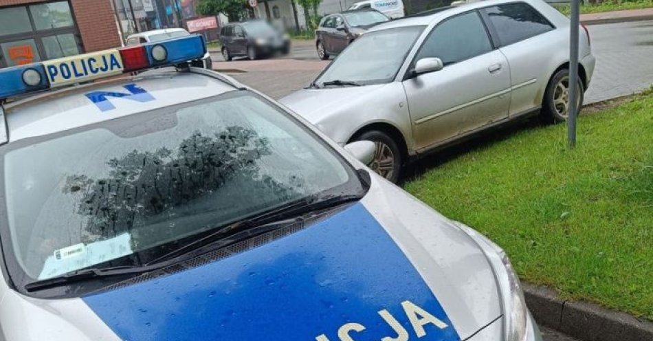 zdjęcie: Z promilami, bez uprawnień i bez badań technicznych, czyli długa lista przewinień zatrzymanego 22-latka. / fot. KPP w Kartuzach