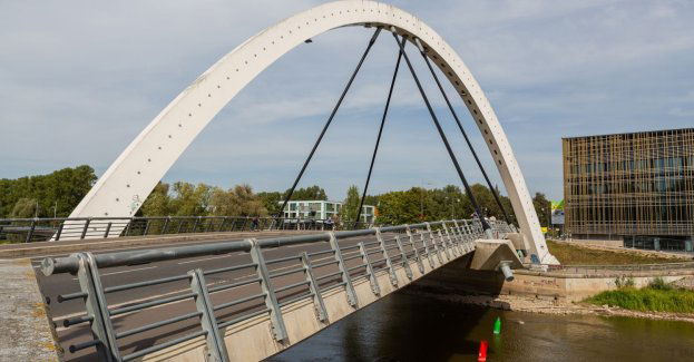 Dobiega końca budowa nowego mostu na Wiśle