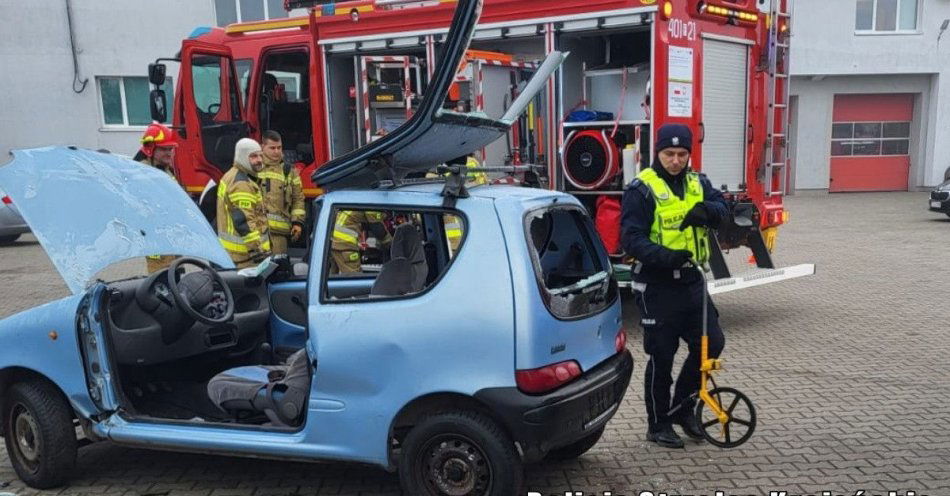 zdjęcie: Pokaz służb uczy dzieci jak reagować przy wypadku drogowym / fot. KPP Strzelce Krajeńskie  #1