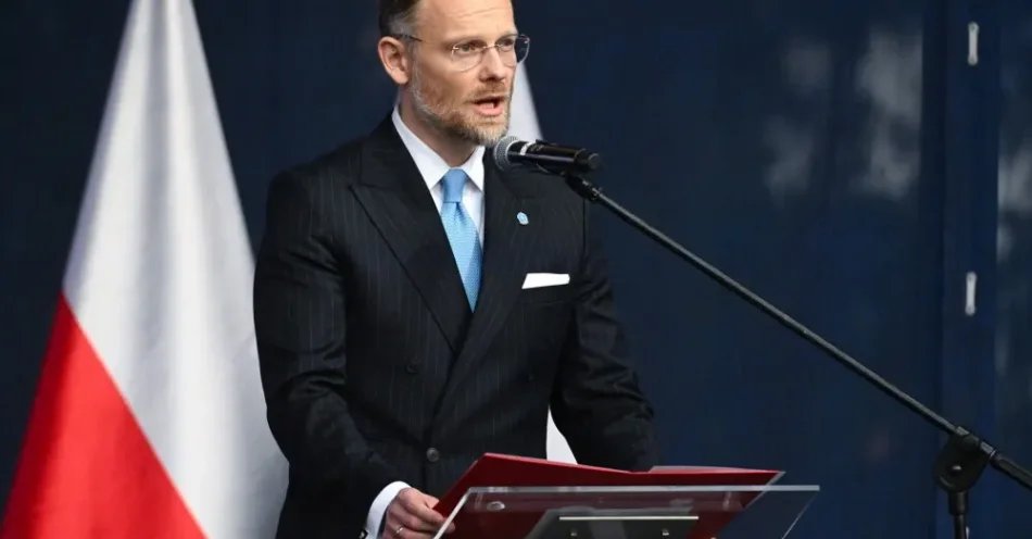 zdjęcie: Szef Kancelarii Prezydenta: „serial Zondacrypto” rozpoczął na dobre emisję za rządów Donalda Tuska / Chełm, 11.07.2026. Szef KPRP Zbigniew Bogucki podczas uroczystości patriotycznych na terenie Muzeum Pamięci Ofiar Rzezi Wołyńskiej w Chełmie, 11 bm. Trwają obchody Narodowego Dnia Pamięci Ofiar Ludobójstwa dokonanego przez ukraińskich nacjonalistów na obywatelach II RP. (jm) PAP/Wojtek Jargiło