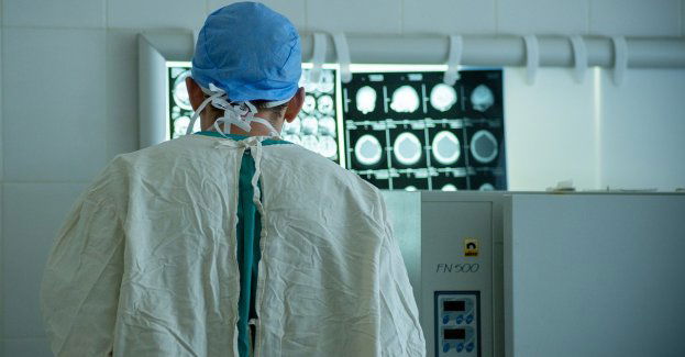 Fałszywy lekarz odpowie za oszustwa i narażenie na niebezpieczeństwo kobiet cierpiących na nowotwory