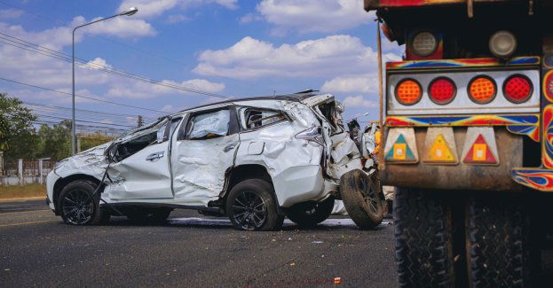 Zablokowana DK74 po śmiertelnym wypadku w Gościeradowie