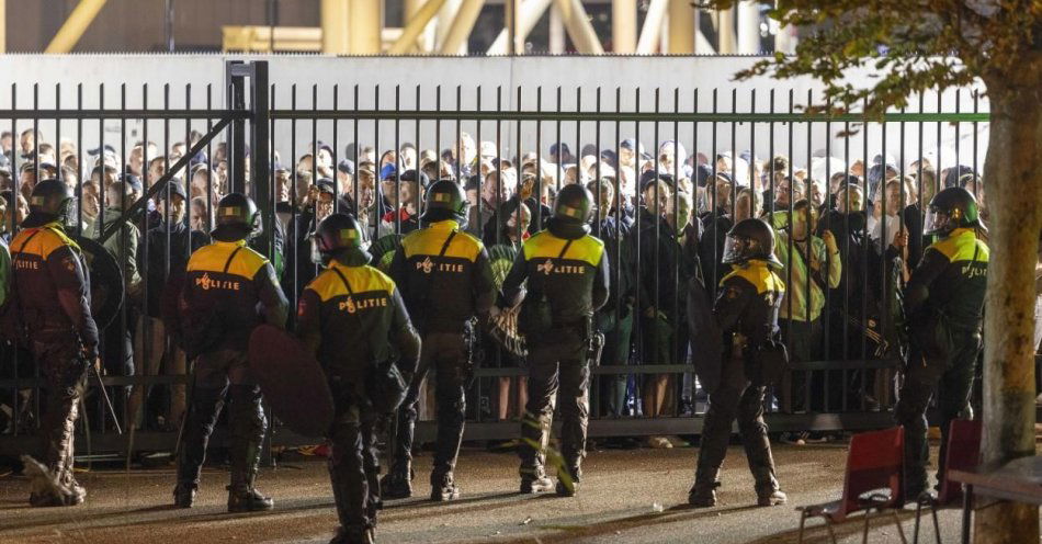 zdjęcie: Prokuratura Okręgowa w Warszawie wszczęła śledztwo ws. wydarzeń na stadionie w Holandii po meczu Legia - AZ Alkmaar / fot. PAP