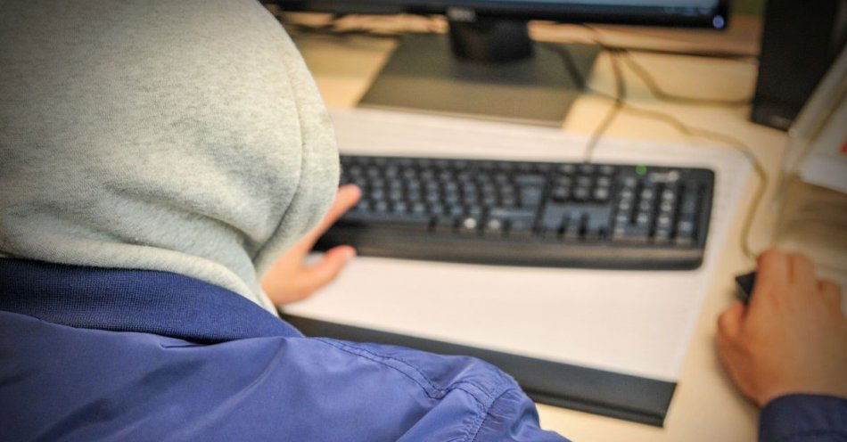 zdjęcie: Podejrzane transakcje w internecie - zawsze zachowuj czujność i nie daj się oszukać / fot. KPP Strzelce Krajeńskie