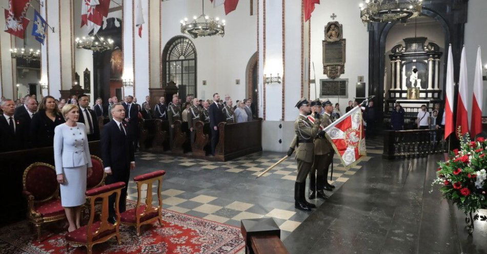 zdjęcie: W archikatedrze rozpoczęła się msza św. za ojczyznę / fot. PAP