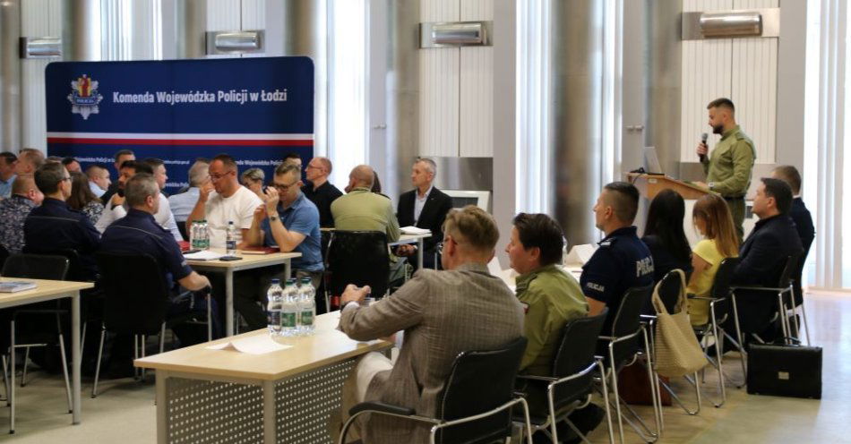 zdjęcie: Policjanci garnizonu łódzkiego doskonalą wiedzę o przestępczości z udziałem cudzoziemców / fot. KPP w Tomaszowie Mazowieckim